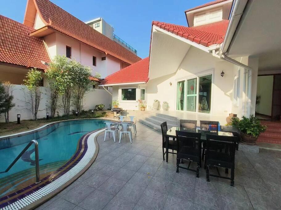 Villa Beachfront Golf Pool Private Courtyard Pattaya