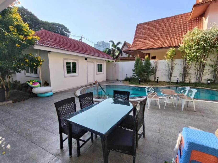 Beachfront Golf Pool Private Courtyard Pattaya