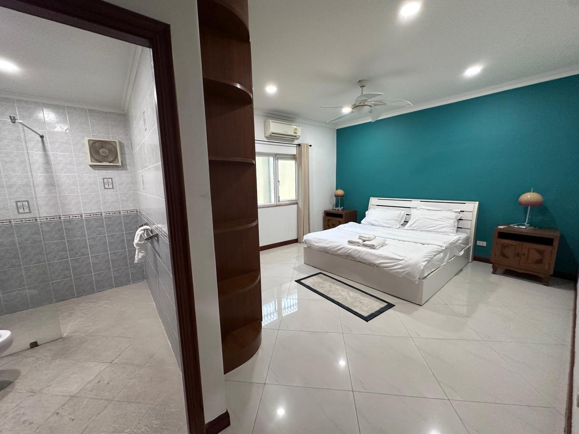 Beachfront Golf Pool Private Courtyard *