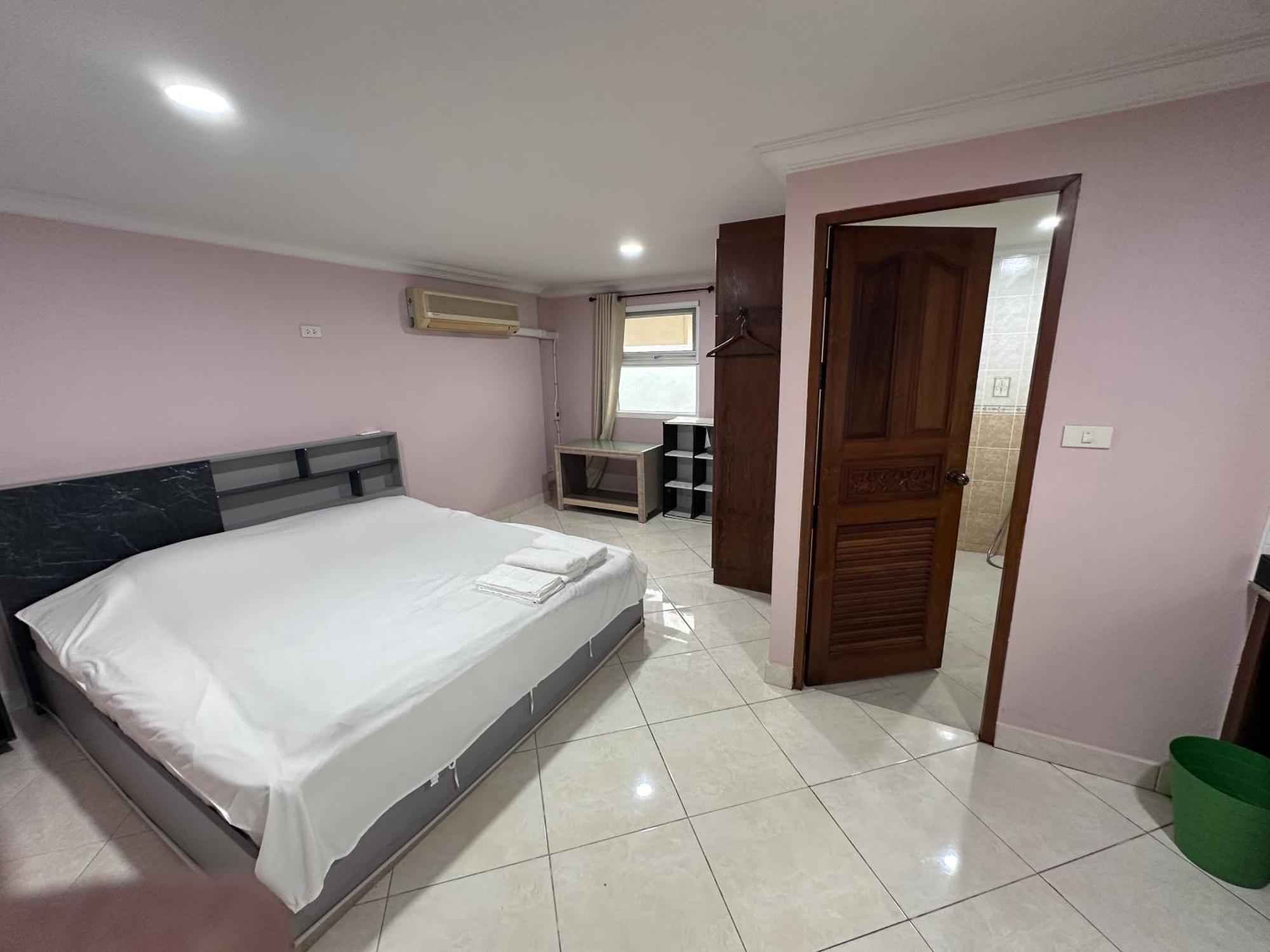 Beachfront Golf Pool Private Courtyard Villa Pattaya