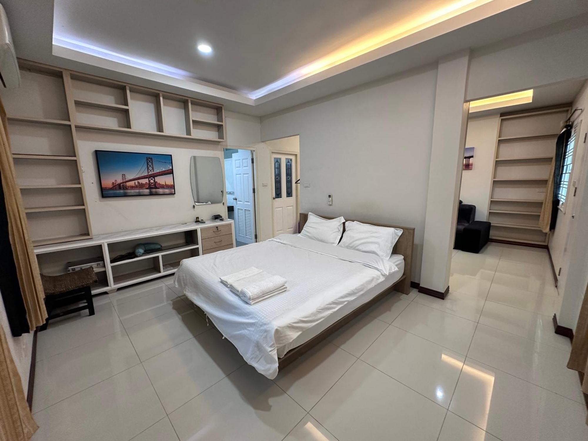 Beachfront Golf Pool Private Courtyard Pattaya