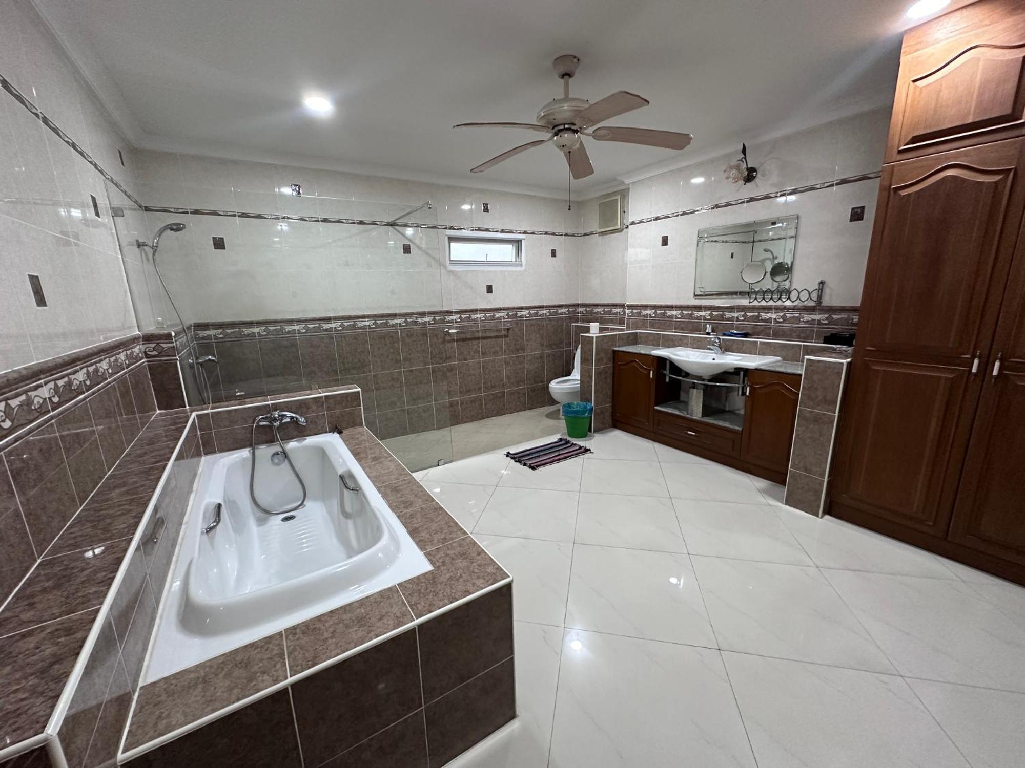 Villa Beachfront Golf Pool Private Courtyard Pattaya