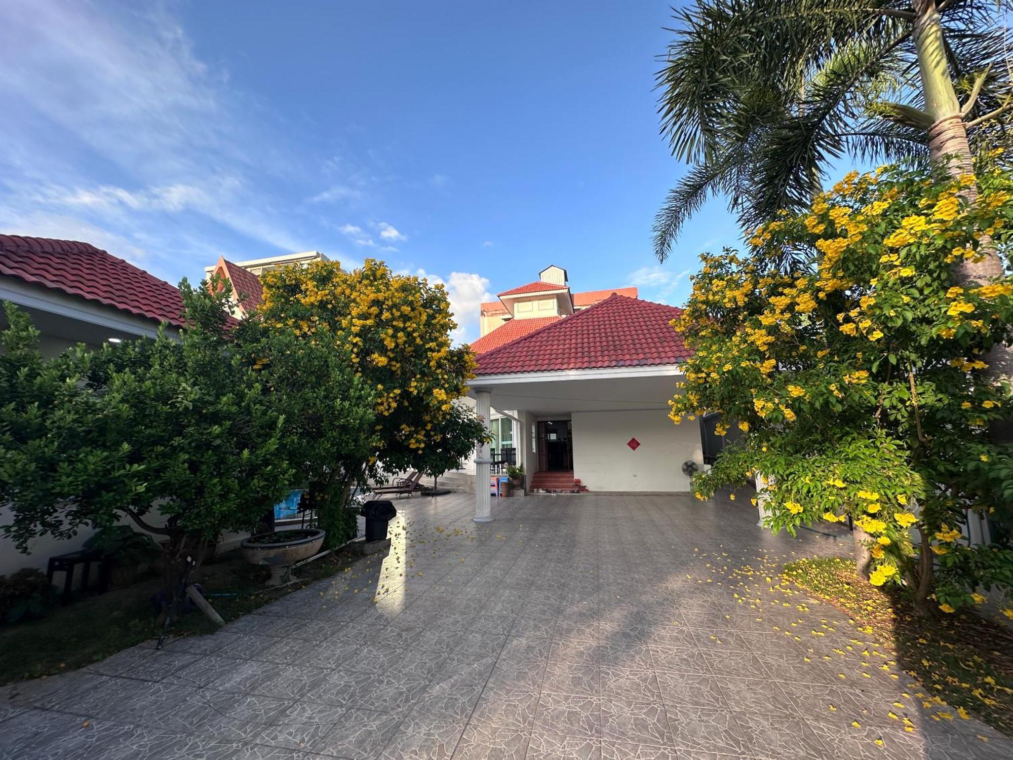 Beachfront Golf Pool Private Courtyard Villa *