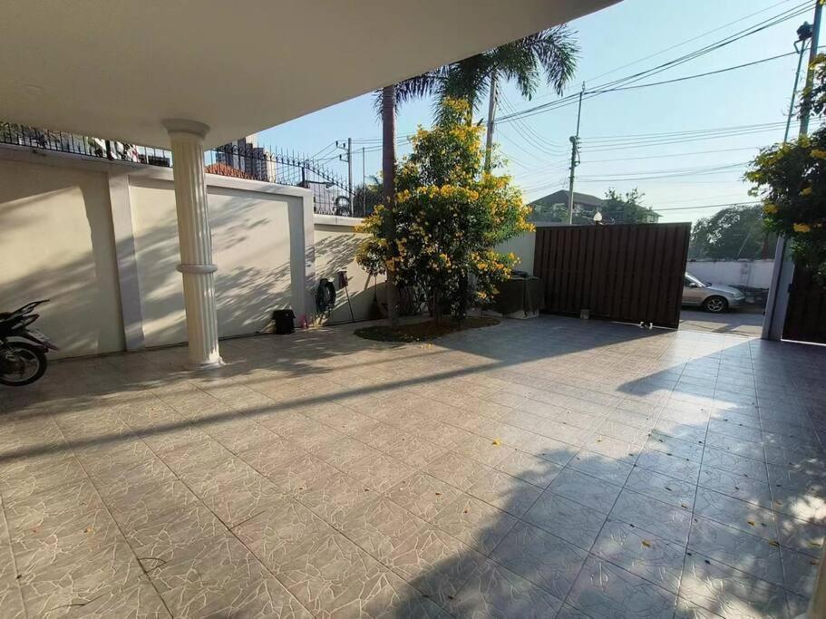 Villa Beachfront Golf Pool Private Courtyard Pattaya